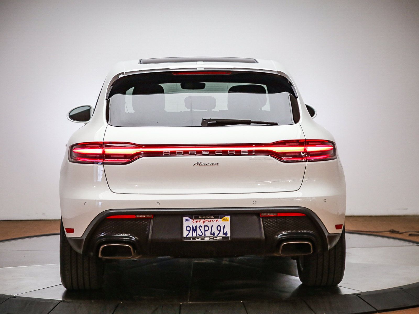 Certified 2025 Porsche Macan AWD/4WD image 6