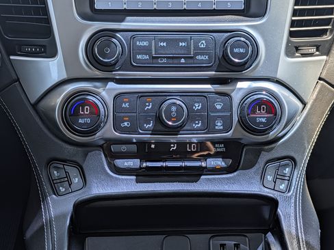 Used 2019 Chevrolet Suburban Premier AWD/4WD image 29