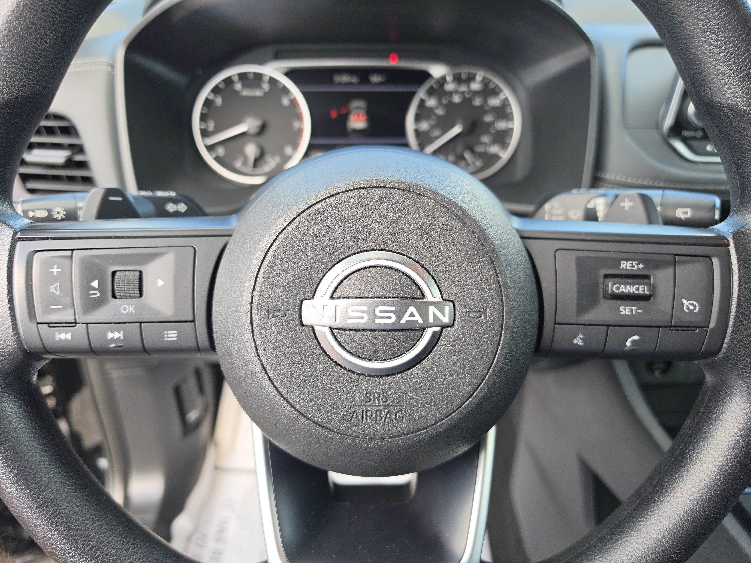 Used 2024 Nissan Rogue S AWD/4WD image 32