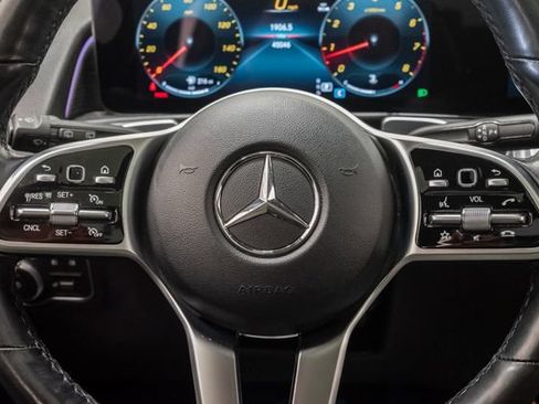 Used 2023 Mercedes-Benz GLB 250 4MATIC w/ Premium Package image 13