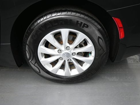 Used 2018 Chrysler Pacifica Touring-L image 21