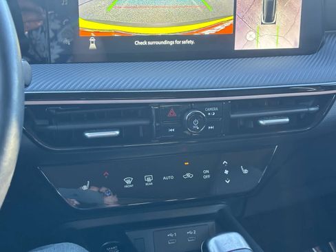 Used 2025 Nissan Kicks SR w/ SR Premium Package image 27