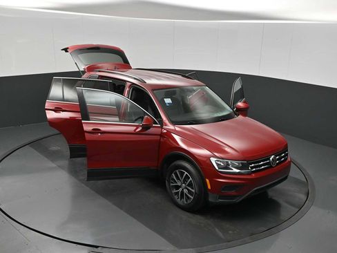 Used 2019 Volkswagen Tiguan SE image 31