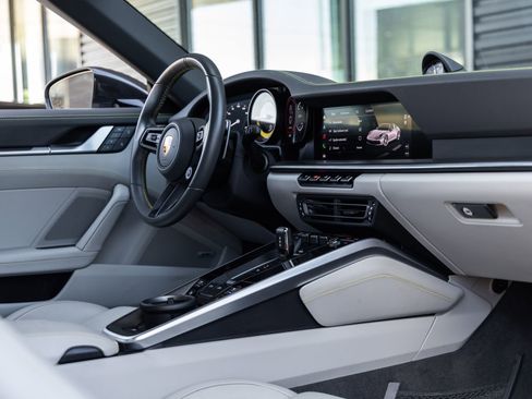 Certified 2022 Porsche 911 Targa 4S AWD/4WD image 45