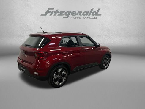 Used 2025 Hyundai Venue SEL FWD image 6