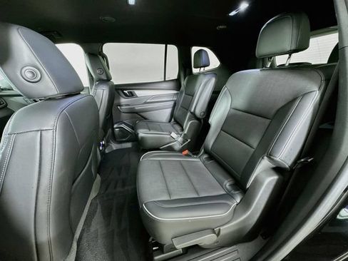 Used 2025 Buick Enclave Preferred FWD image 23