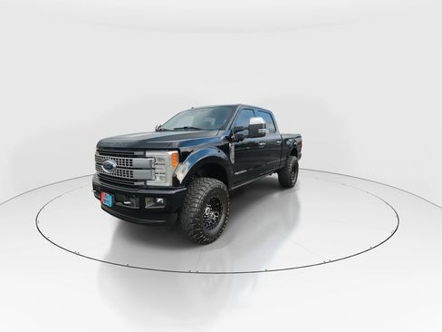 Used 2018 Ford F250 Platinum w/ Platinum Ultimate Package image 4