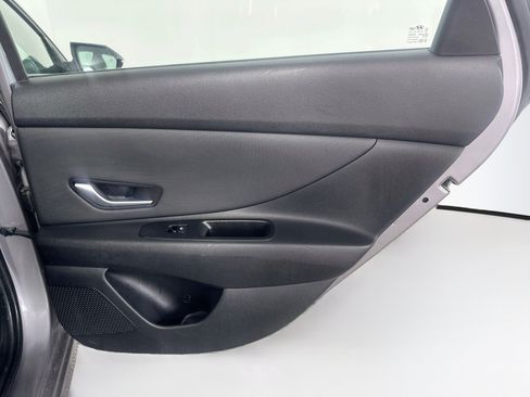 Used 2025 Hyundai Elantra Limited FWD image 29