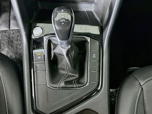 Used 2023 Volkswagen Taos SE w/ Panoramic Sunroof Package FWD image 24