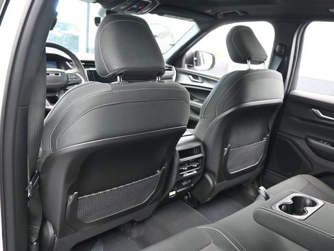 New 2026 Jeep Grand Cherokee Laredo X RWD image 31