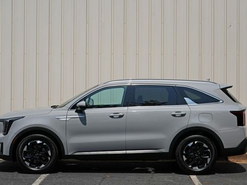Used 2025 Kia Sorento S w/ Panoramic Sunroof Package FWD image 52