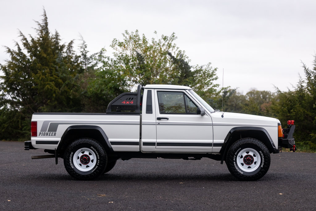 Used 1988 Jeep Comanche Pioneer AWD/4WD image 6