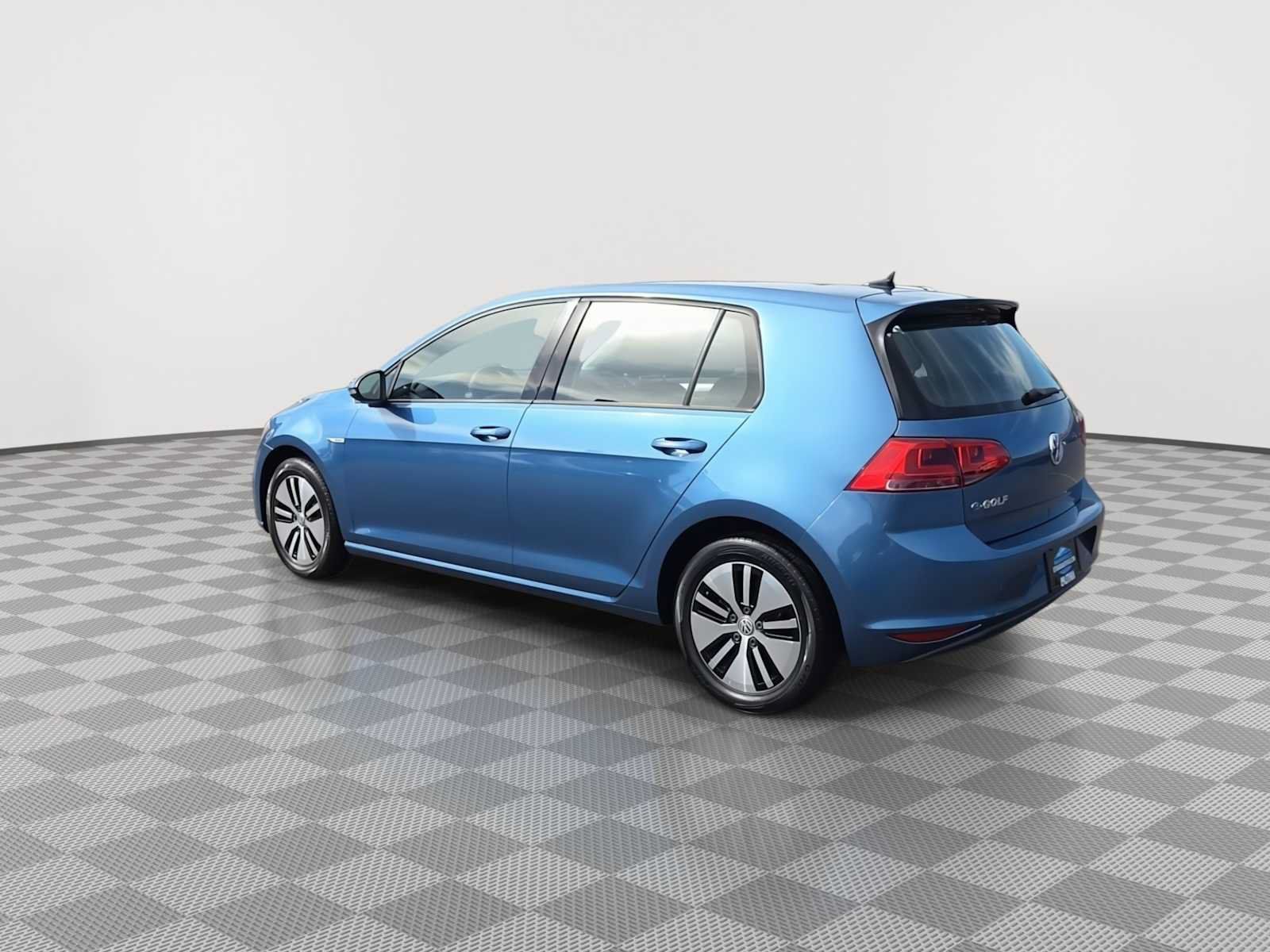 Used 2016 Volkswagen e-Golf SE w/ DC Fast Charging Package FWD image 6