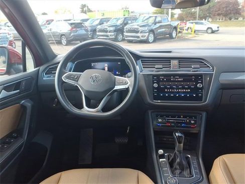 Used 2022 Volkswagen Tiguan SE image 12