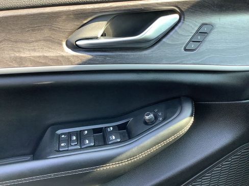 Used 2023 Jeep Grand Cherokee Limited image 23