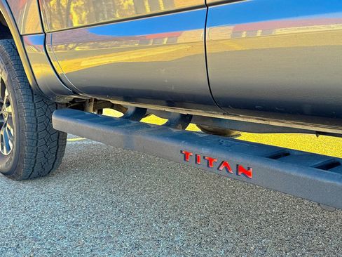 Used 2021 Nissan Titan PRO-4X w/ Pro-4x Convenience Package image 5