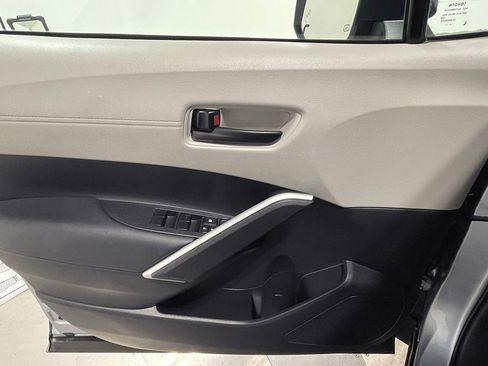 Used 2025 Toyota Corolla Cross LE image 17
