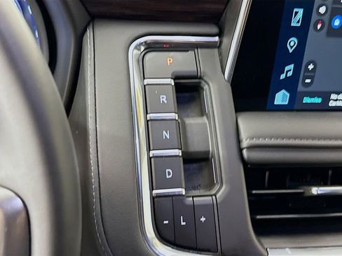 Used 2024 Chevrolet Suburban Z71 w/ Luxury Package image 19