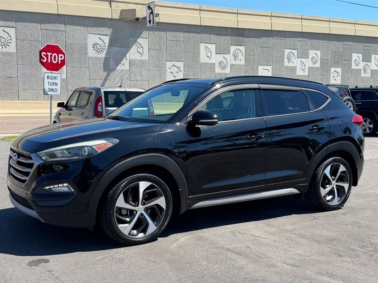Used 2018 Hyundai Tucson Value FWD image 17