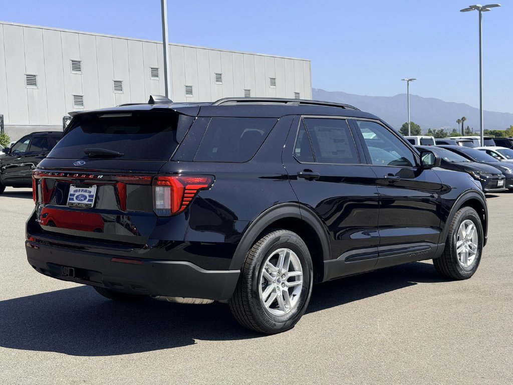 New 2026 Ford Explorer Active RWD image 8