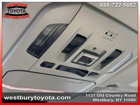 Used 2022 Toyota Highlander XLE AWD/4WD image 35