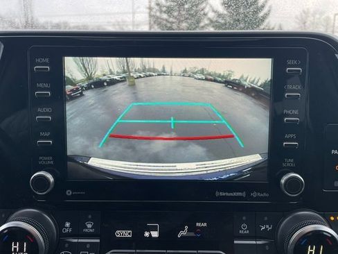 Used 2020 Toyota Highlander XLE image 23