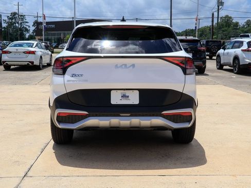 Used 2025 Kia Sportage LX FWD image 19
