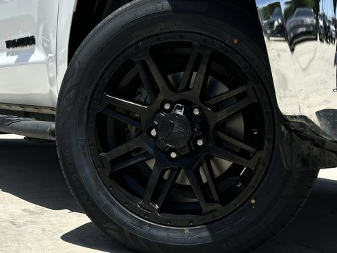 Used 2019 Toyota Tundra SR5 w/ SR5 Upgrade Package RWD image 10