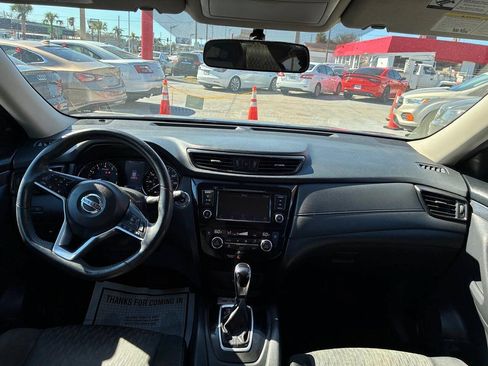 Used 2018 Nissan Rogue SV FWD image 10
