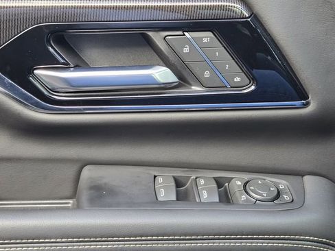 Used 2025 GMC Yukon XL Elevation image 32