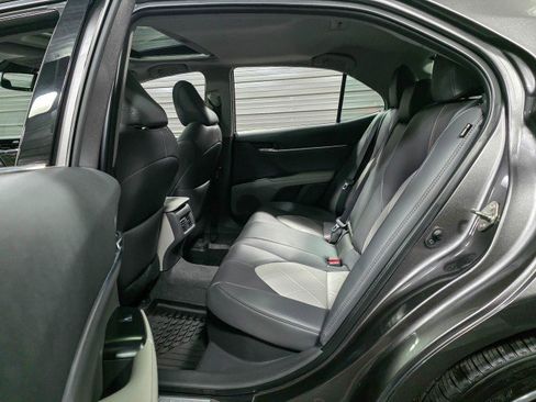 Used 2019 Toyota Camry XLE image 16