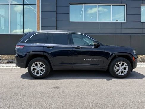Used 2023 Jeep Grand Cherokee Limited w/ Trailer Tow Prep Group (B) AWD/4WD image 2