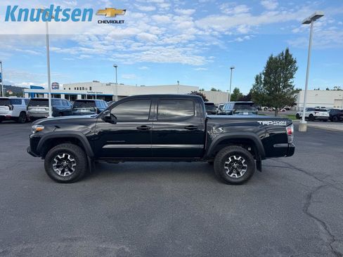 Used 2021 Toyota Tacoma TRD Off-Road w/ Technology Package AWD/4WD image 4