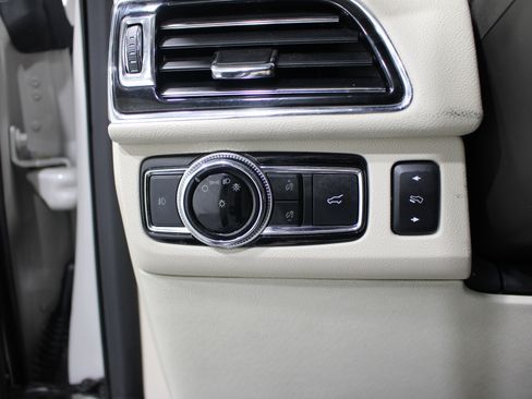 Used 2019 Lincoln Navigator Reserve image 8