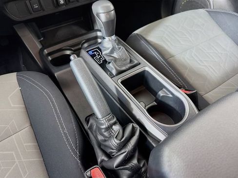 Used 2020 Toyota Tacoma TRD Off-Road AWD/4WD image 24