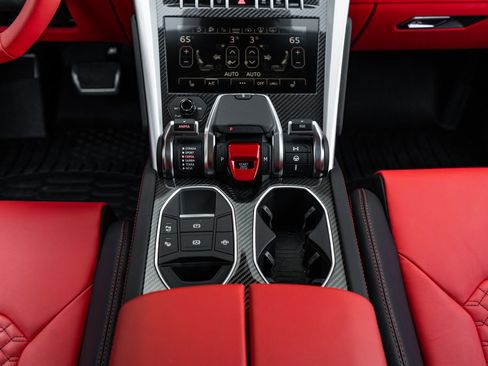 Used 2022 Lamborghini Urus AWD/4WD image 33