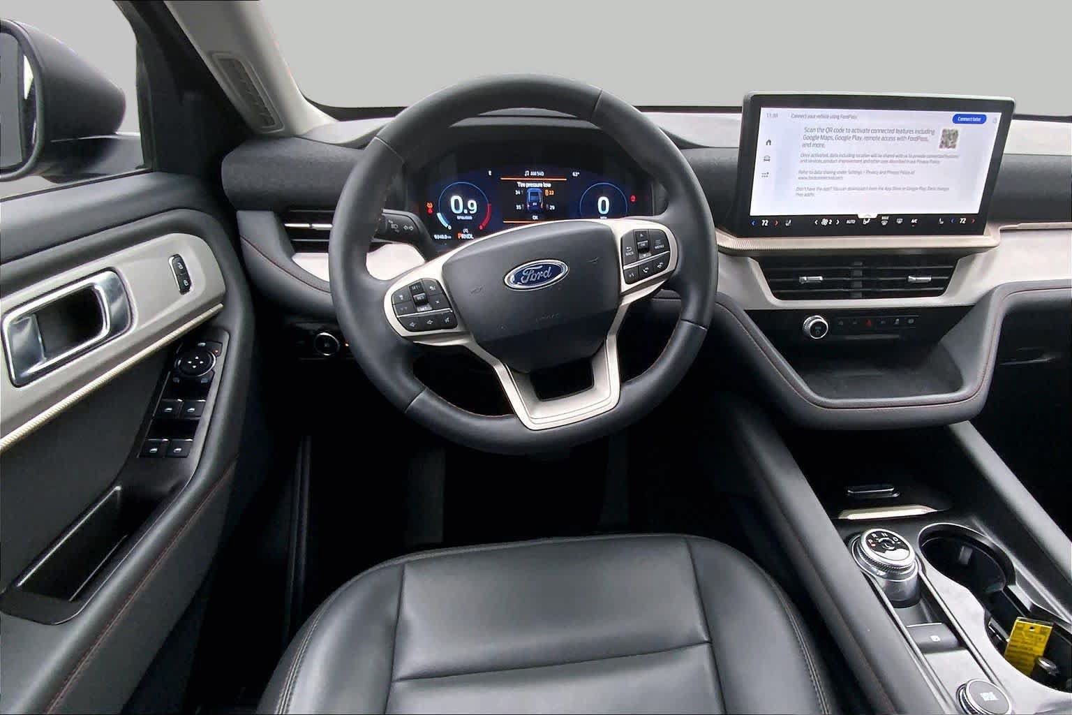 Used 2025 Ford Explorer Active w/ Active Comfort Package RWD image 6