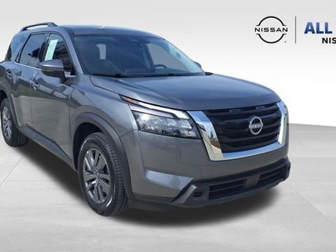 Used 2025 Nissan Pathfinder SV image 1