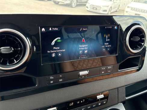 Used 2019 Mercedes-Benz Sprinter 2500 image 17