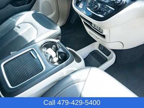 Used 2023 Chrysler Pacifica Touring-L FWD image 46