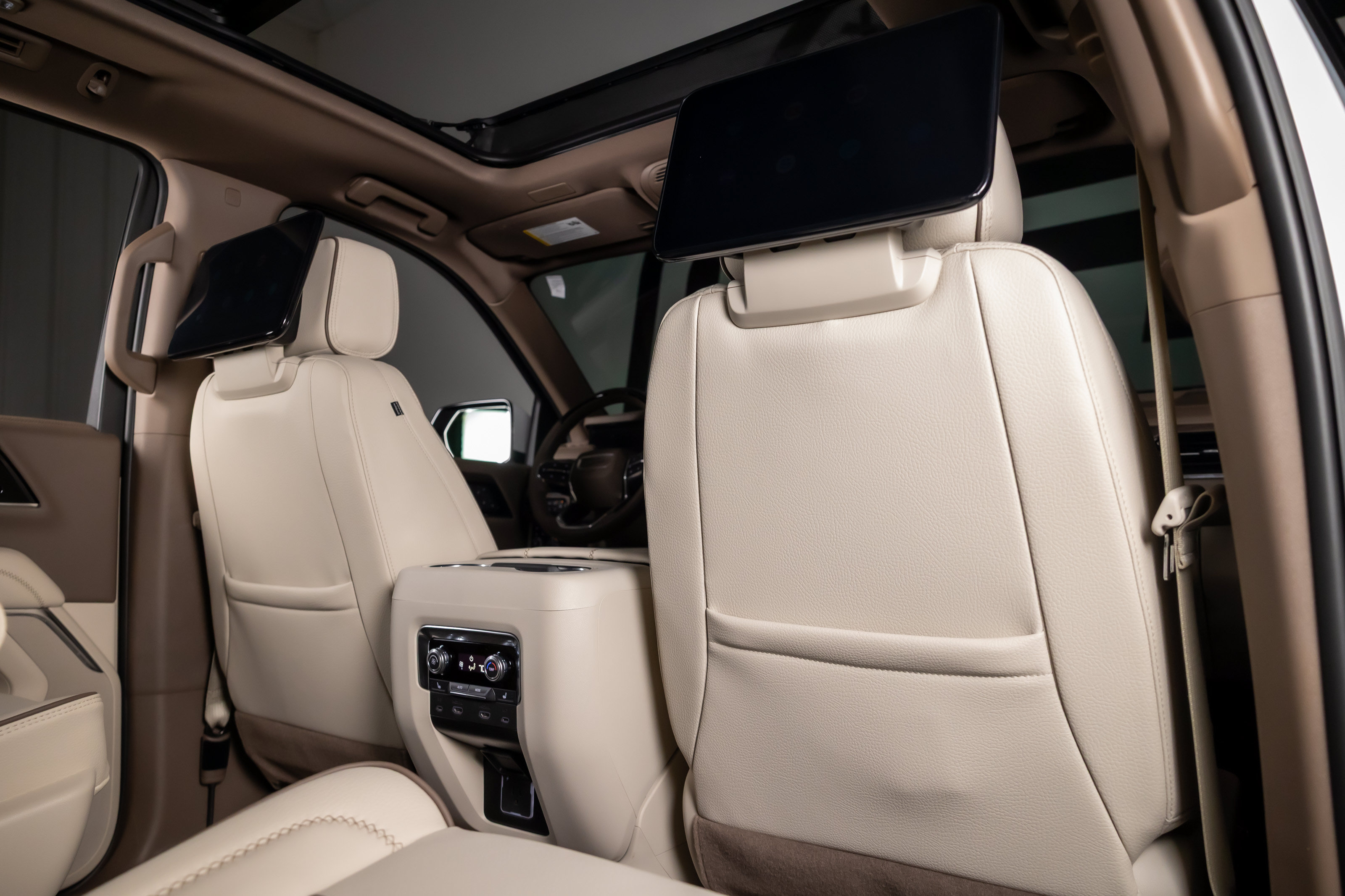 Used 2026 GMC Yukon Denali w/ Denali Reserve Package AWD/4WD image 26