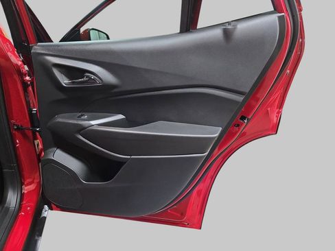 New 2026 Chevrolet Trax LT w/ Sunroof Package image 13