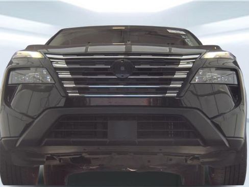 Used 2024 Nissan Rogue SV FWD image 4