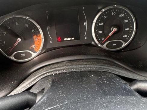 Used 2016 Jeep Renegade Latitude FWD image 62