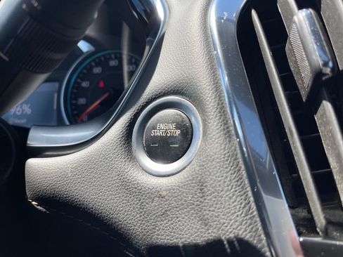 Used 2021 Chevrolet Traverse Premier FWD image 31