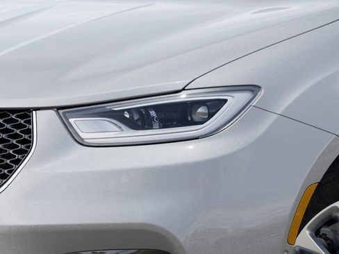 New 2026 Chrysler Pacifica Select image 11