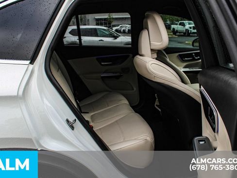 Used 2025 Mercedes-Benz GLC 350e 4MATIC image 16