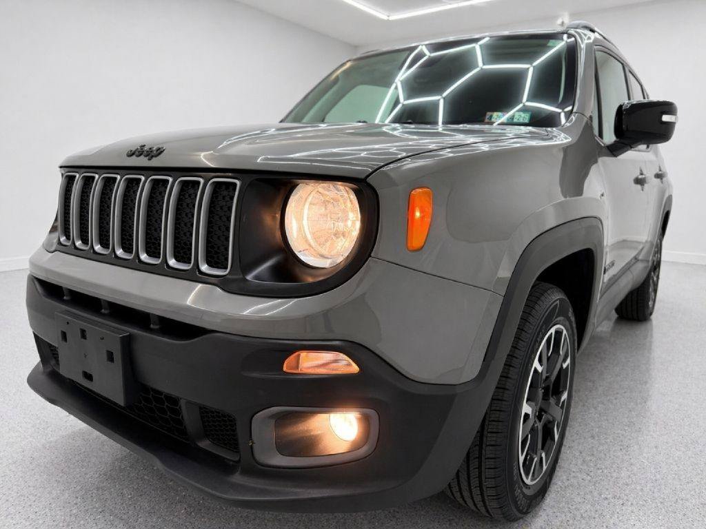 Used 2023 Jeep Renegade Latitude AWD/4WD image 32