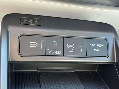 Used 2025 Hyundai Kona SEL AWD/4WD image 32