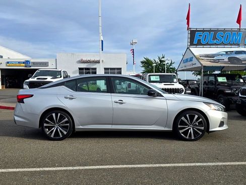 Used 2021 Nissan Altima 2.5 SR FWD image 7